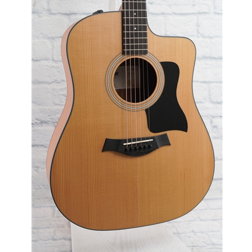 TAYLOR 110CE GUITAR